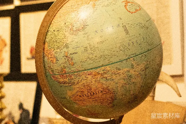 高清摄影 复古地球仪与书桌