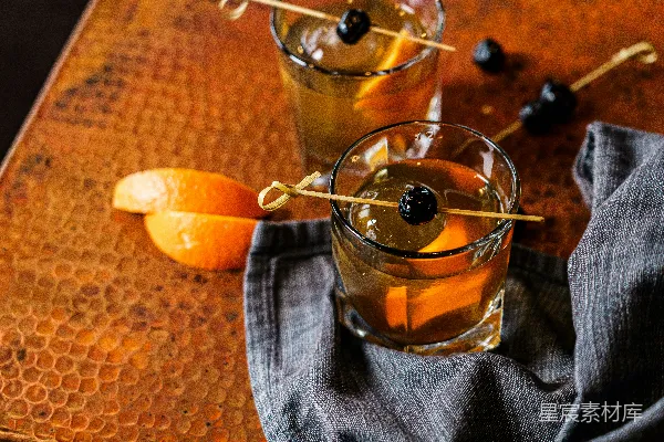 高清摄影 复古调酒：橙片点缀的摩天轮