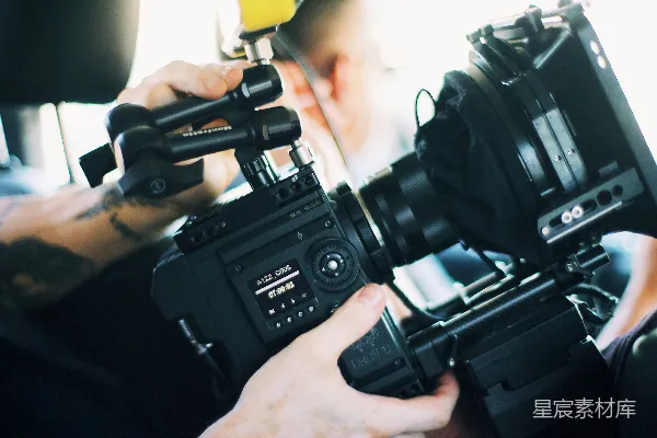 高清摄影 专业摄影工作中的摄像机操作