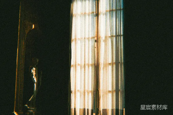 高清摄影 昏黄的窗前