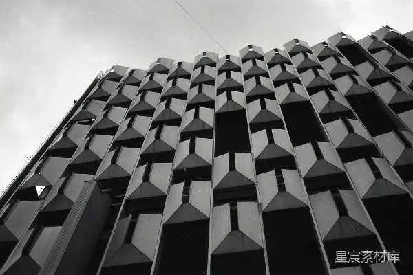 高清摄影 几何建筑与阴郁的天空