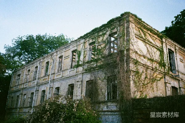 高清摄影 荒废的砖瓦建筑