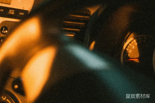 高清摄影 车内的夜晚驾驶
