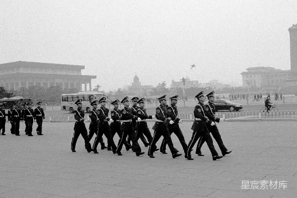 高清摄影 天安门广场的卫兵行进
