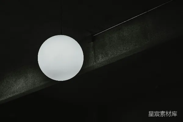 高清摄影 昏暗中的光球