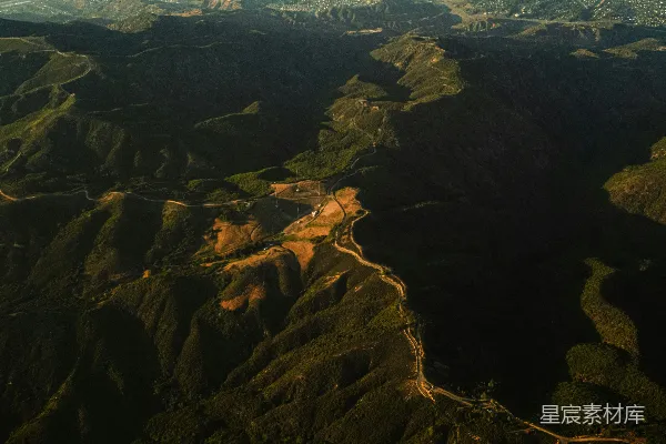 高清摄影 夕阳下的山间小路