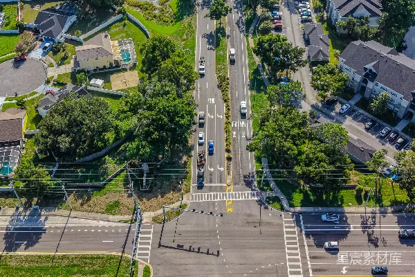 高清摄影 城市绿肺：航拍小区与道路