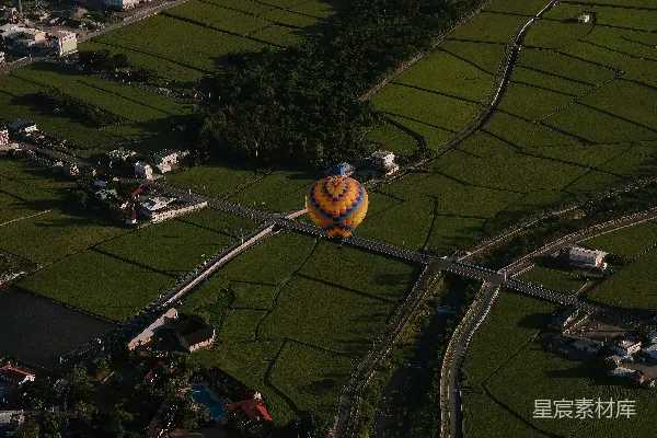 高清摄影 热气球空中俯瞰绿野