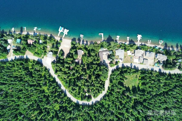 高清摄影 湖边的宁静小村