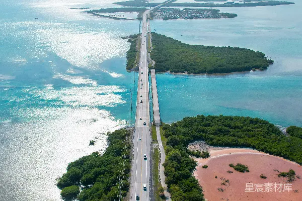 高清摄影 海上的公路与绿岛