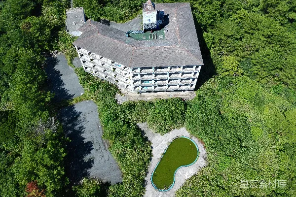 高清摄影 被遗忘的建筑：森林中的废墟
