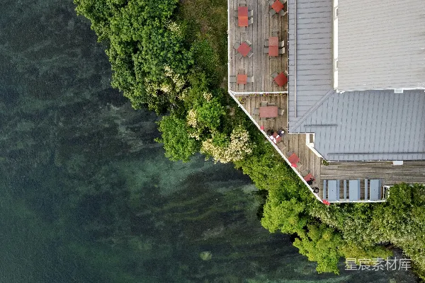 高清摄影 空中俯瞰海岸边的度假屋