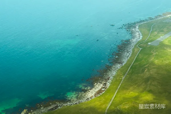 高清摄影 蔚蓝海岸：俯瞰宁静的海岸线
