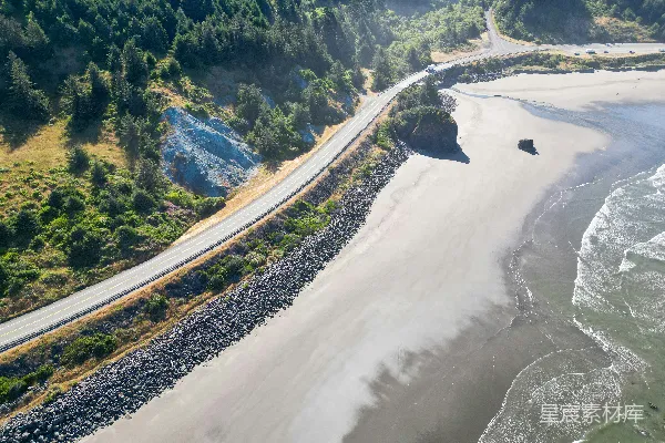 高清摄影 海岸公路的空中俯瞰