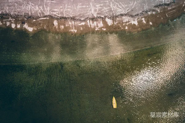 高清摄影 宁静的海滩与孤独的皮划艇
