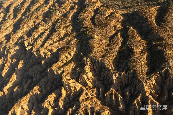 高清摄影 夕阳下的崎岖山路