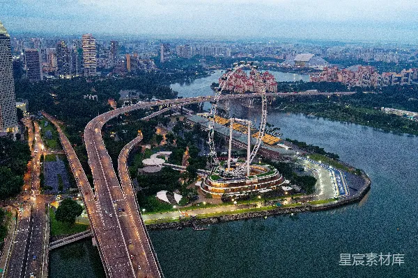 高清摄影 新加坡摩天观景轮与城市天际线
