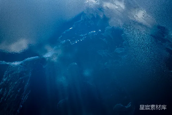高清摄影 海洋的抽象艺术：蓝色的海洋与神秘的漩涡