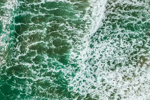 高清摄影 俯瞰海浪与岩石