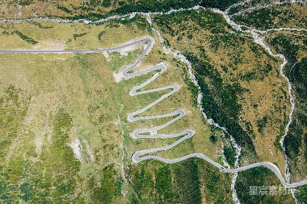 高清摄影 蜿蜒山路俯瞰图