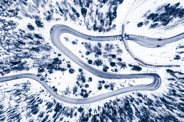 高清摄影 雪地蜿蜒公路航拍