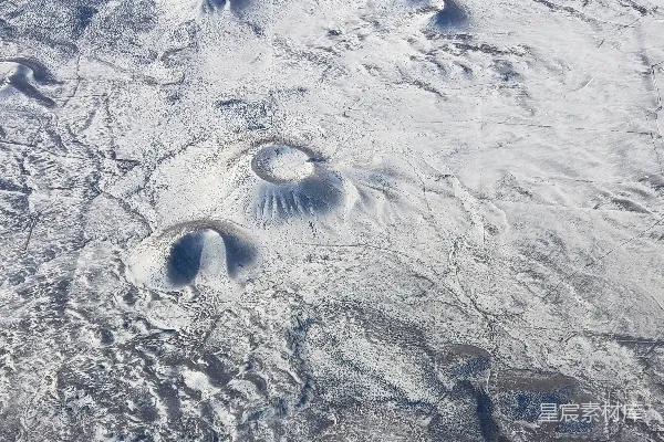 高清摄影 雪覆盖的火山口卫星视角