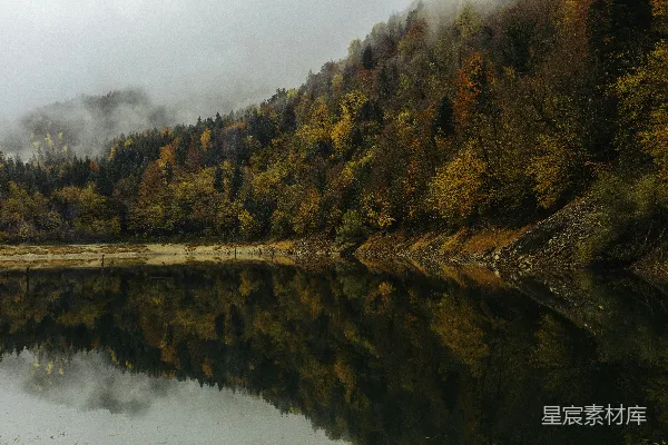 高清摄影 秋日山林倒影湖畔