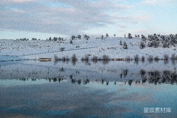 高清摄影 雪景中的宁静湖泊