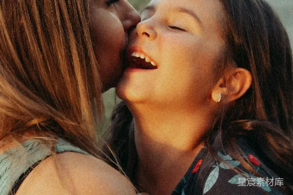 高清摄影 温馨的母女时刻