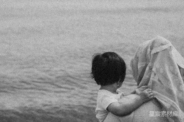 高清摄影 海边的母女时光