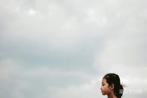 高清摄影 在云端的两个小天使
