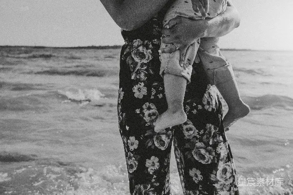 高清摄影 海边的母子情
