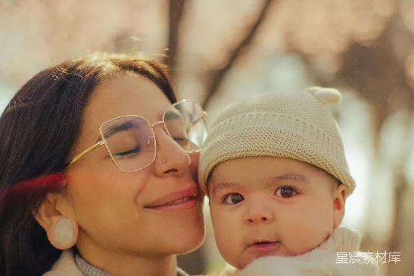 高清摄影 母子温馨时光