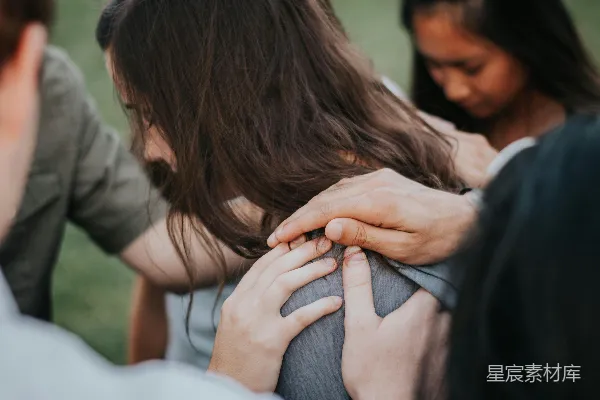 高清摄影 祈祷与支持的时刻