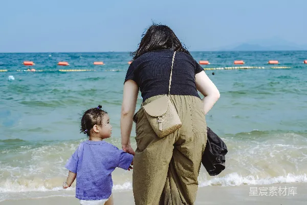 高清摄影 海滩上的温馨时光