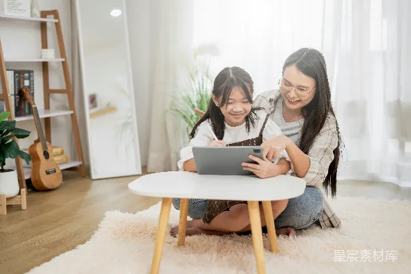 高清摄影 亲子时光：温馨家庭的数字互动
