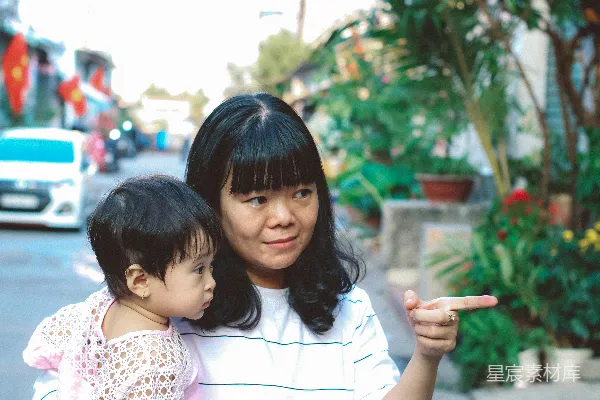 高清摄影 温馨母女街景时光