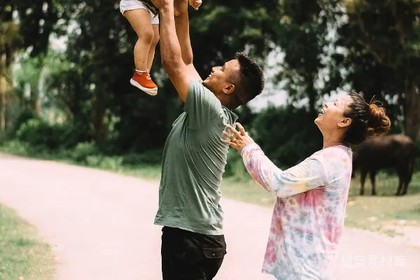 高清摄影 父女共度美好时光