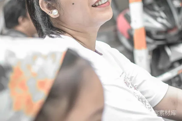 高清摄影 阳光下的母女时光