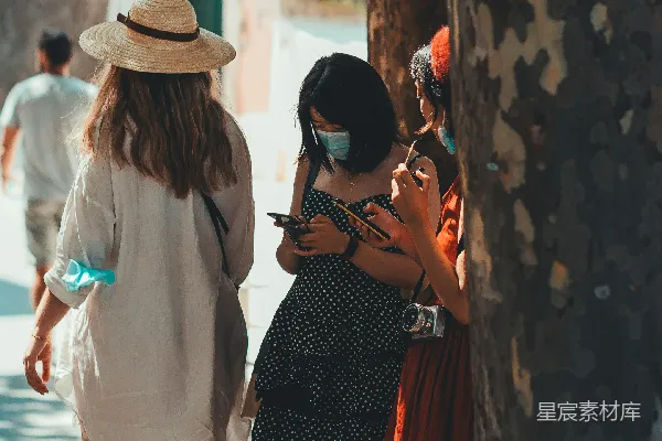 高清摄影 夏日街头，与朋友的悠闲时光