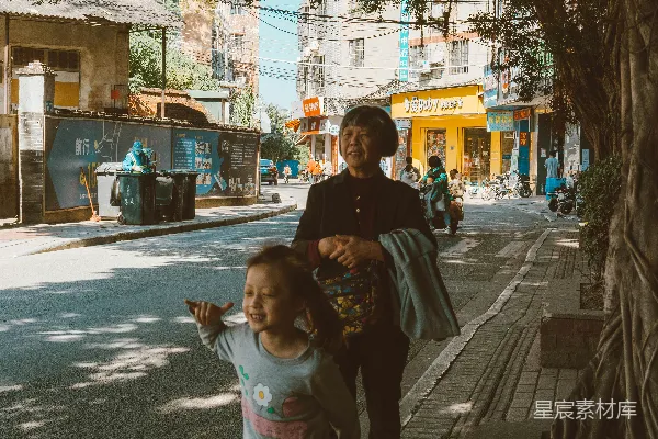 高清摄影 树荫下的街角时光