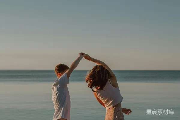 高清摄影 海滩上的舞动瞬间