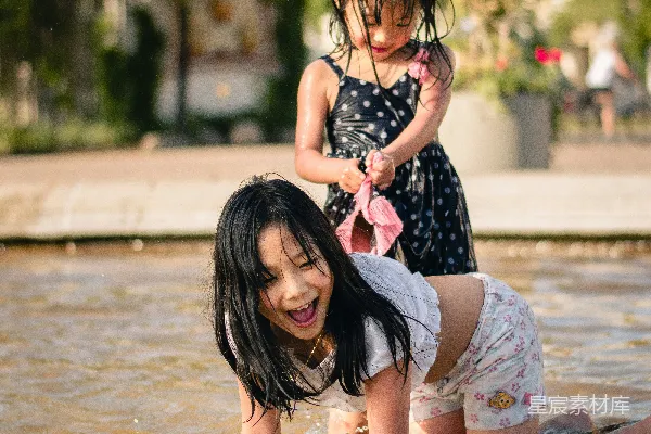 高清摄影 夏日嬉水的欢乐时光