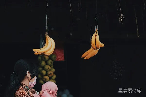 高清摄影 市场中的母子时光