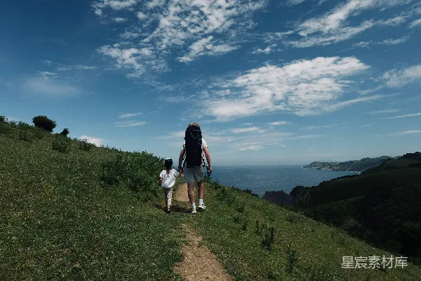 高清摄影 海边徒步，亲子同行