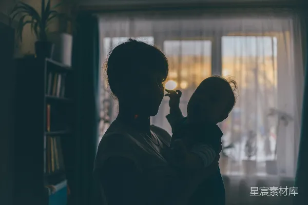 高清摄影 母子剪影：家的温暖