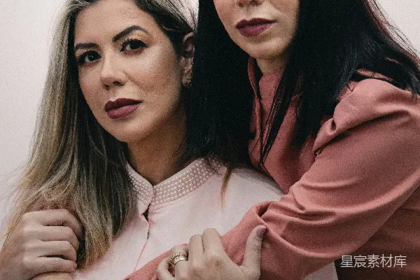 高清摄影 姐妹情深：温馨的姐妹合影