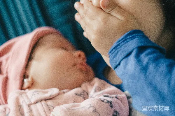高清摄影 温馨的母子时刻