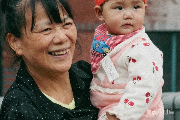 高清摄影 温馨的祖孙时光