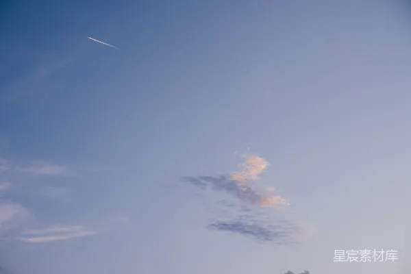 高清摄影 蓝天与飞机尾迹
